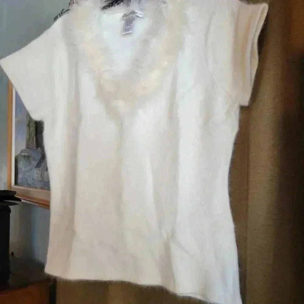 Sarah Spencer NWOT Creamy White Short Sleeve Sweater trimmed with Rabbit Hair - Picture 5 of 7